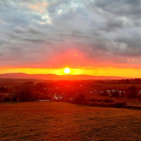 Summit Camping Kit Hill Cornwall Panoramic Views Grass Pitch From 15Pn Or Bella Bell Tent 75Pn Callington Eksteriør billede