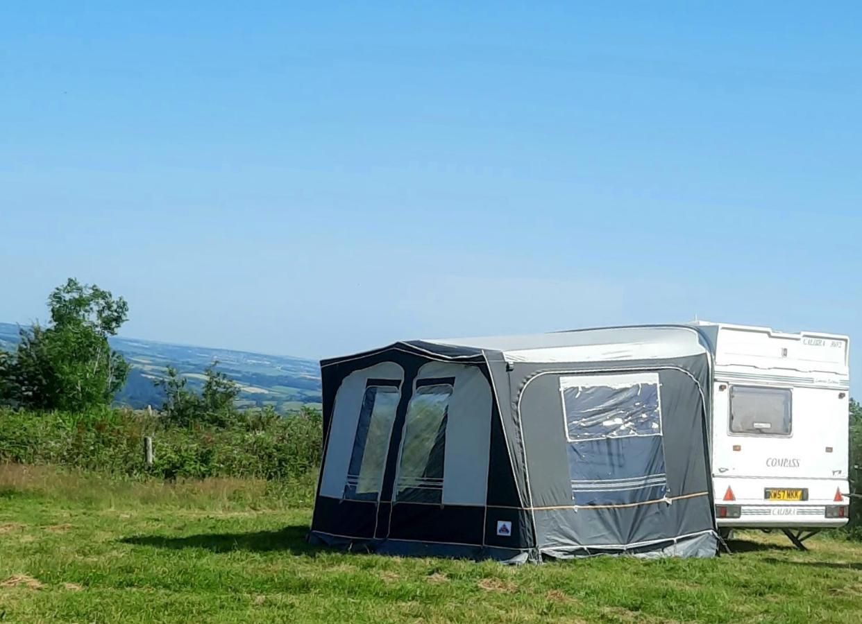 Summit Camping Kit Hill Cornwall Panoramic Views Grass Pitch From 15Pn Or Bella Bell Tent 75Pn Callington Eksteriør billede