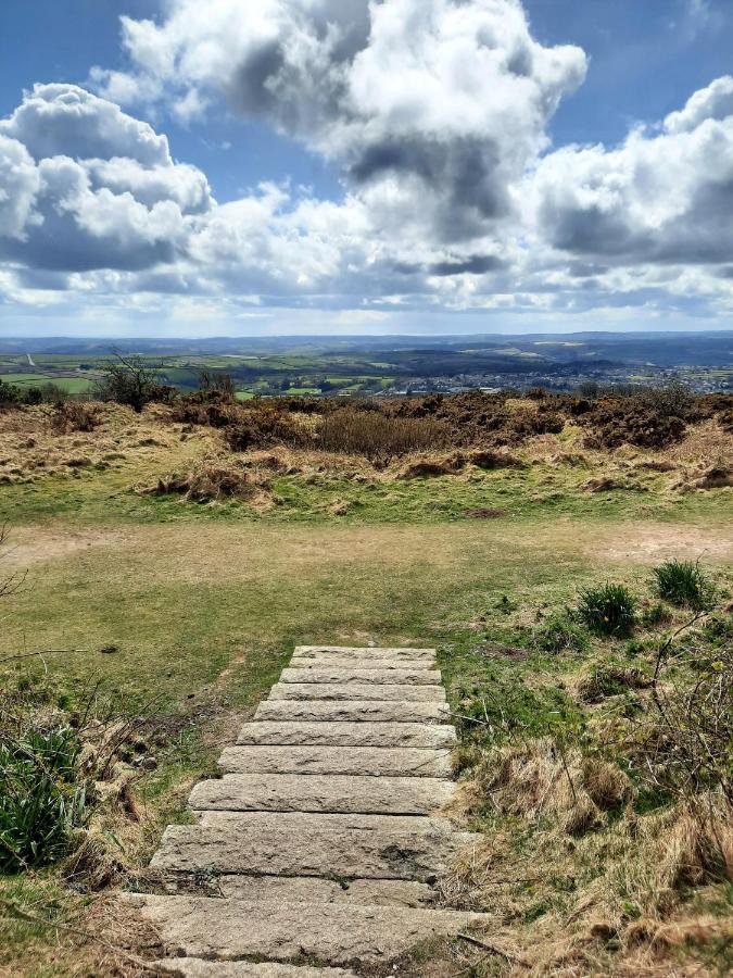Summit Camping Kit Hill Cornwall Panoramic Views Grass Pitch From 15Pn Or Bella Bell Tent 75Pn Callington Eksteriør billede