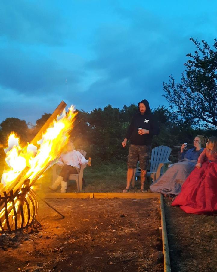 Summit Camping Kit Hill Cornwall Panoramic Views Grass Pitch From 15Pn Or Bella Bell Tent 75Pn Callington Eksteriør billede