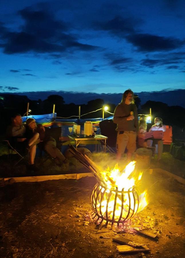 Summit Camping Kit Hill Cornwall Panoramic Views Grass Pitch From 15Pn Or Bella Bell Tent 75Pn Callington Eksteriør billede