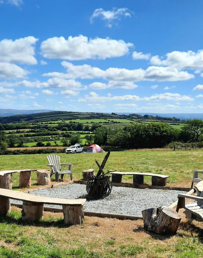 Summit Camping Kit Hill Cornwall Panoramic Views Grass Pitch From 15Pn Or Bella Bell Tent 75Pn Callington Eksteriør billede